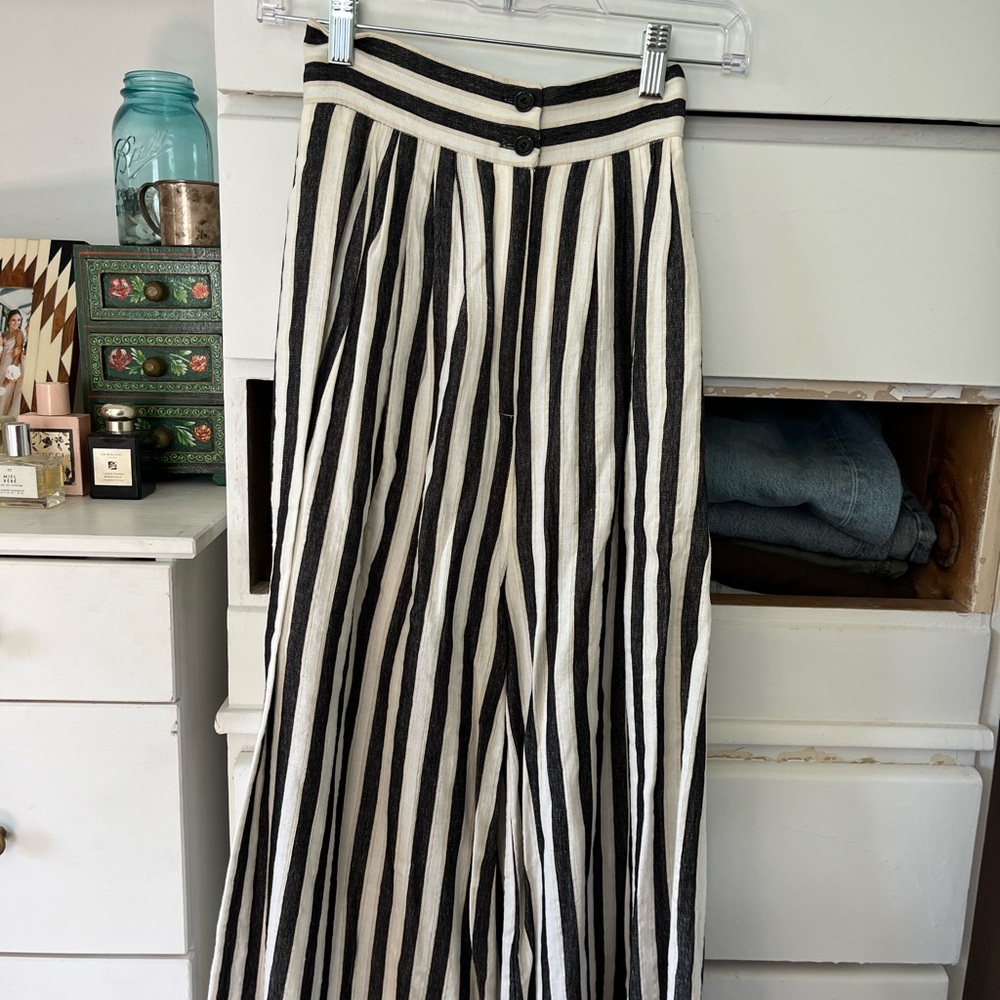 H&M Capri pants